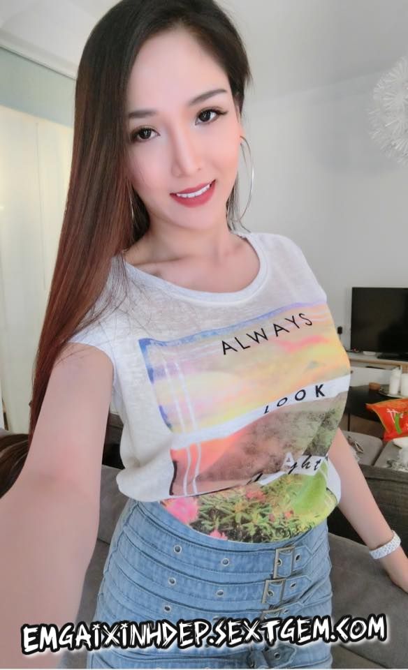 Ảnh Facebook Hot Girl Ngực Khủng